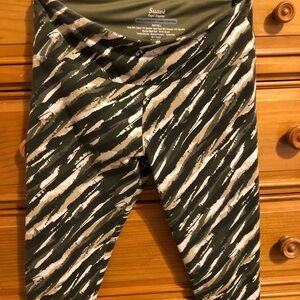 Capri leggings, tummy control, petite large